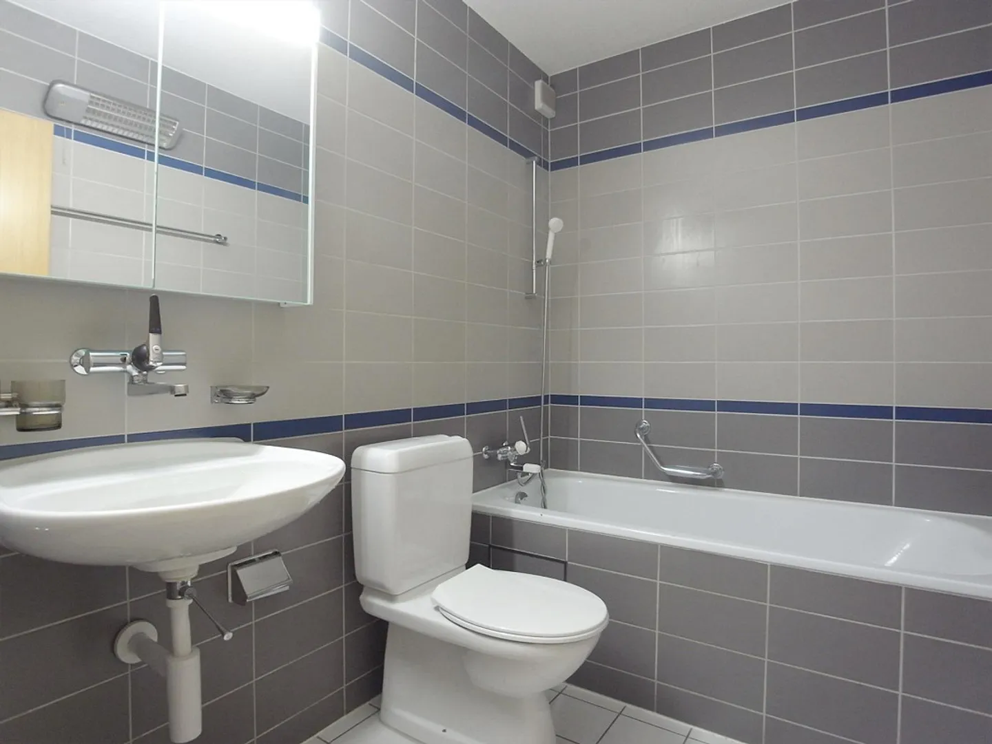 Appartamento familiare con lavanderia privata e balcone - Foto 8 di 10