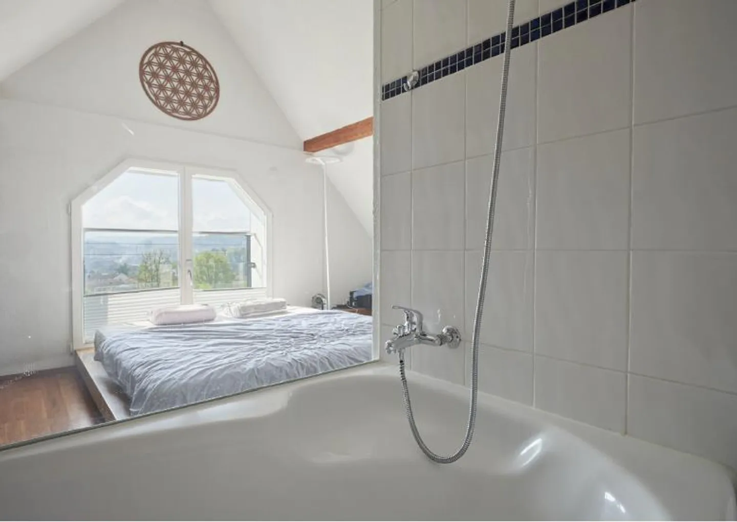 Appartement en duplex de 2,5 pièces avec belle vue - Photo 8 sur 11
