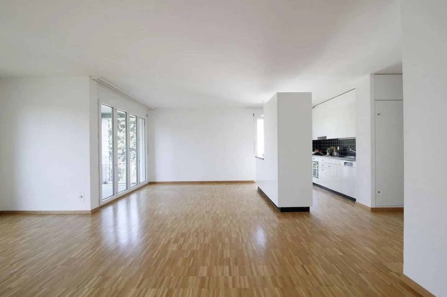 Appartement moderne 3 1/2 pièces avec balcon dans un environnement adapté aux enfants - Photo 4 sur 6