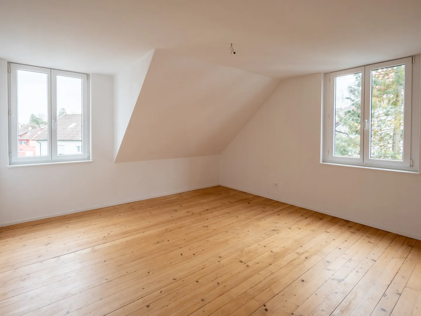 Unico: Appartamento duplex ristrutturato in un vecchio edificio con grande terrazza. - Foto 3 di 21