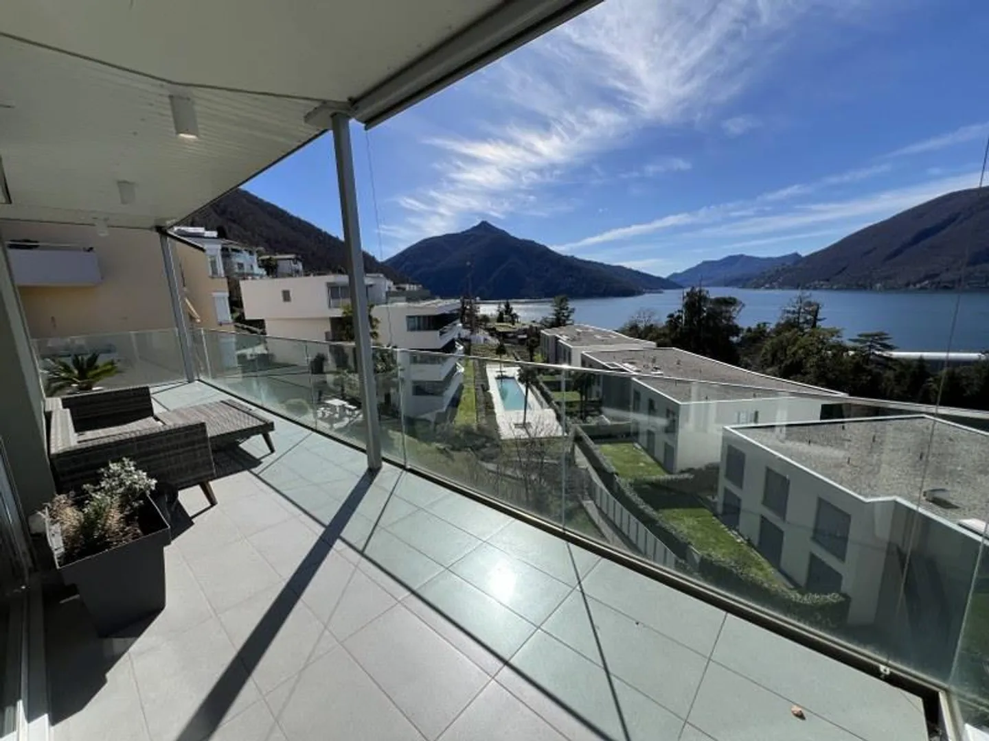 Wohnung mit atemberaubendem Seeblick - Foto 2 von 13