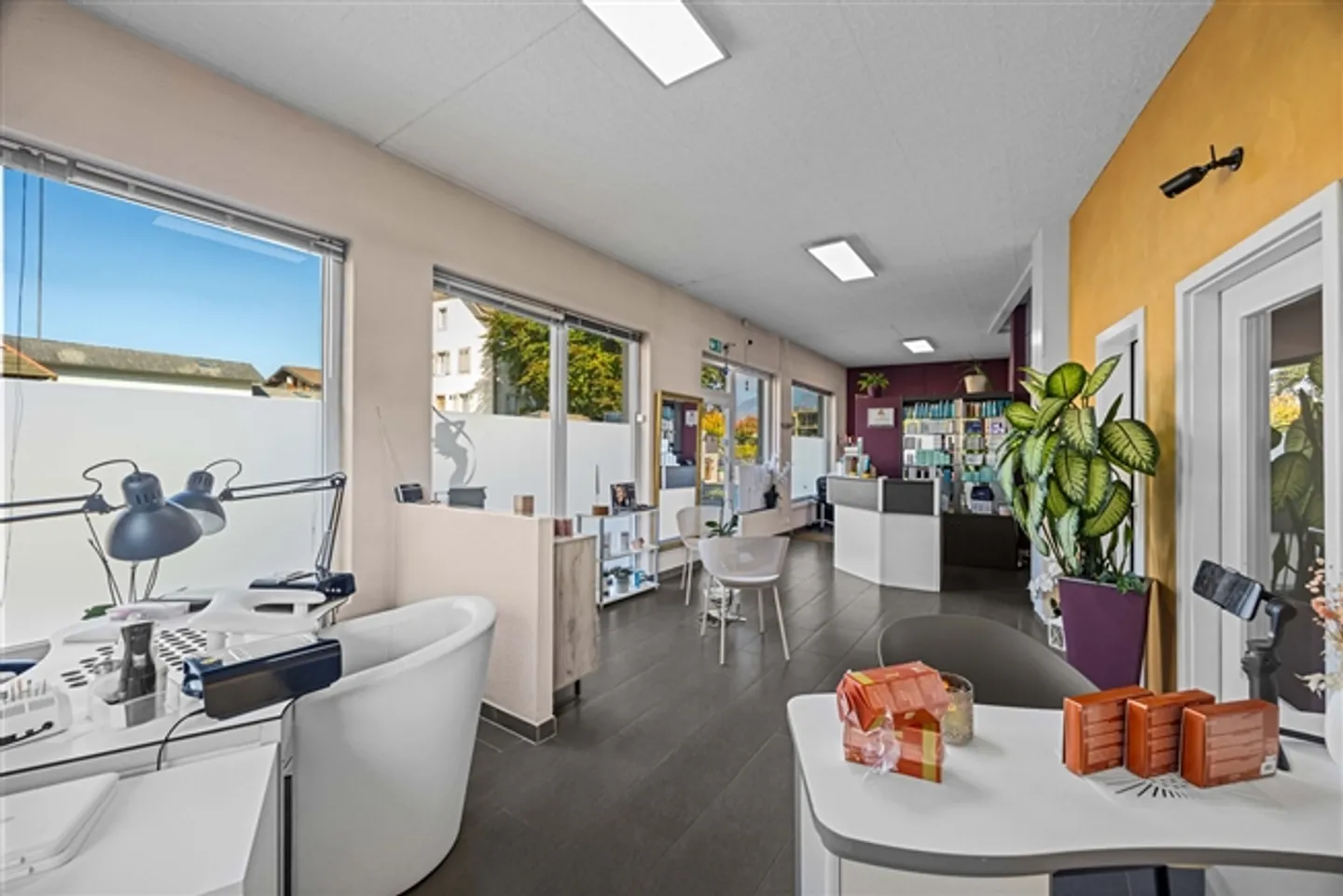 Locaux commerciaux à Collombey - Photo 3 sur 11