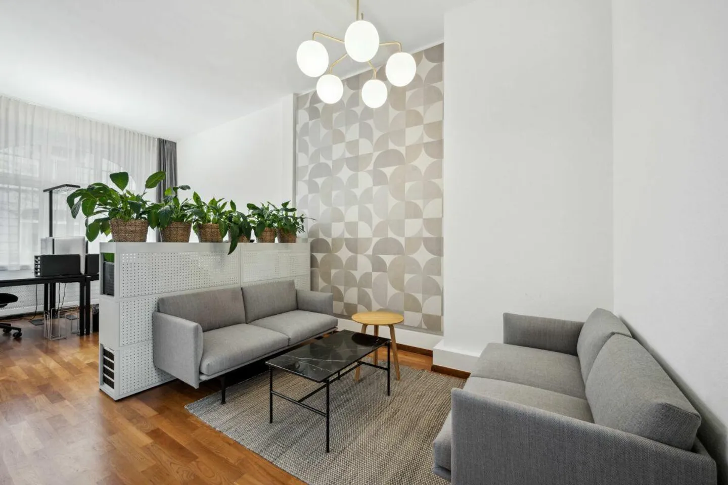 Two furnished workspaces near Stadelhofen train station - Photo 1 of 7