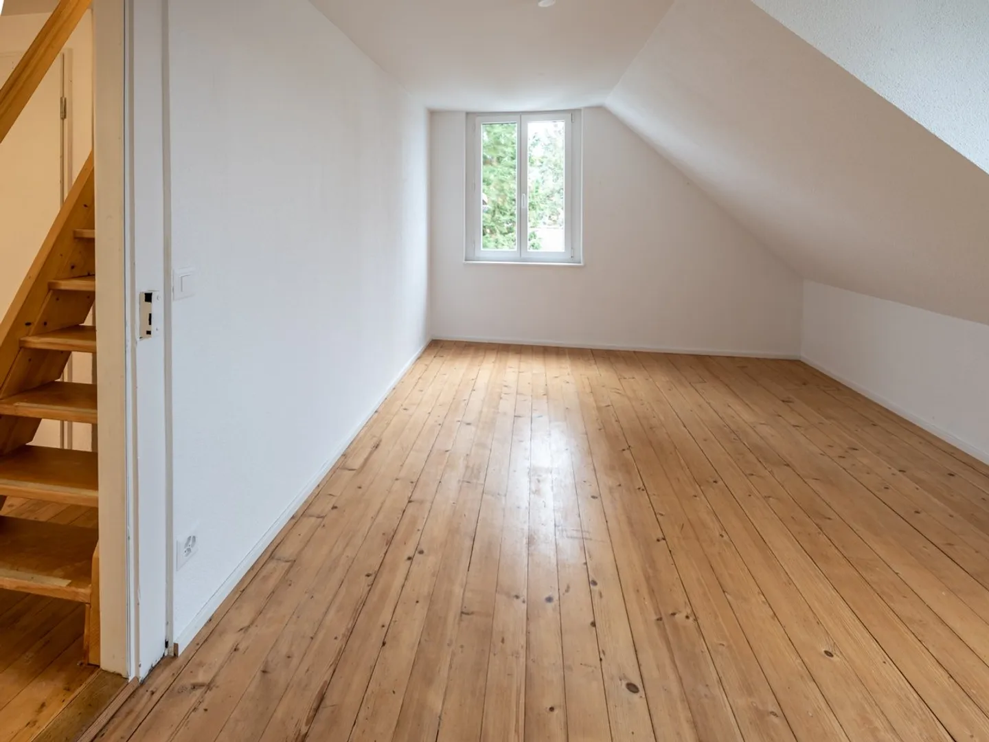 Unico: Appartamento duplex ristrutturato in un vecchio edificio con grande terrazza. - Foto 5 di 21