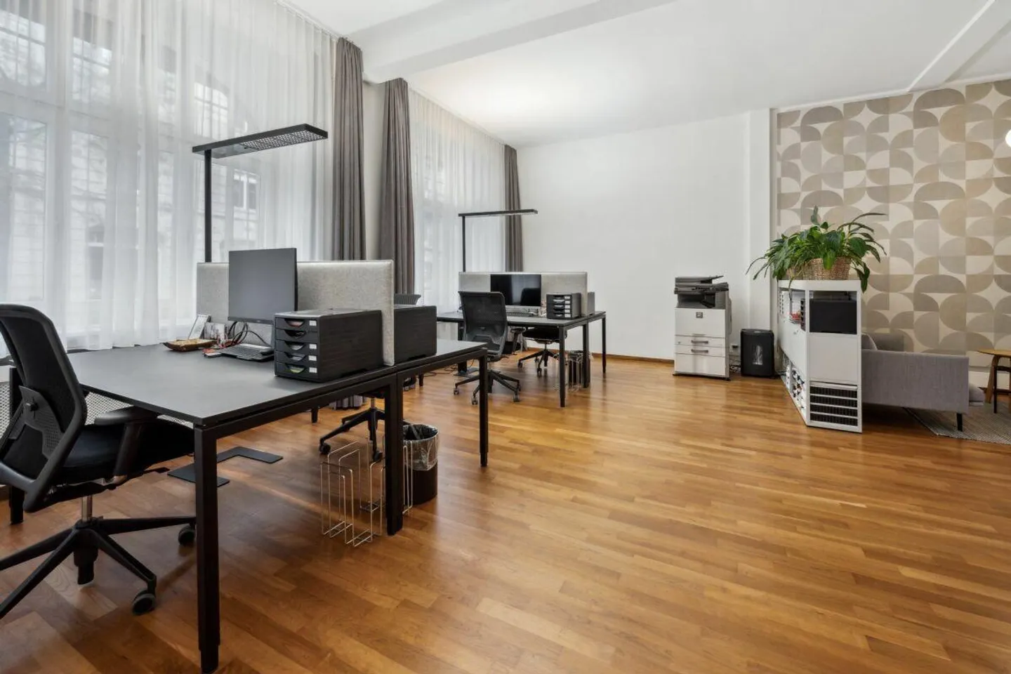 Two furnished workspaces near Stadelhofen train station - Photo 2 of 7