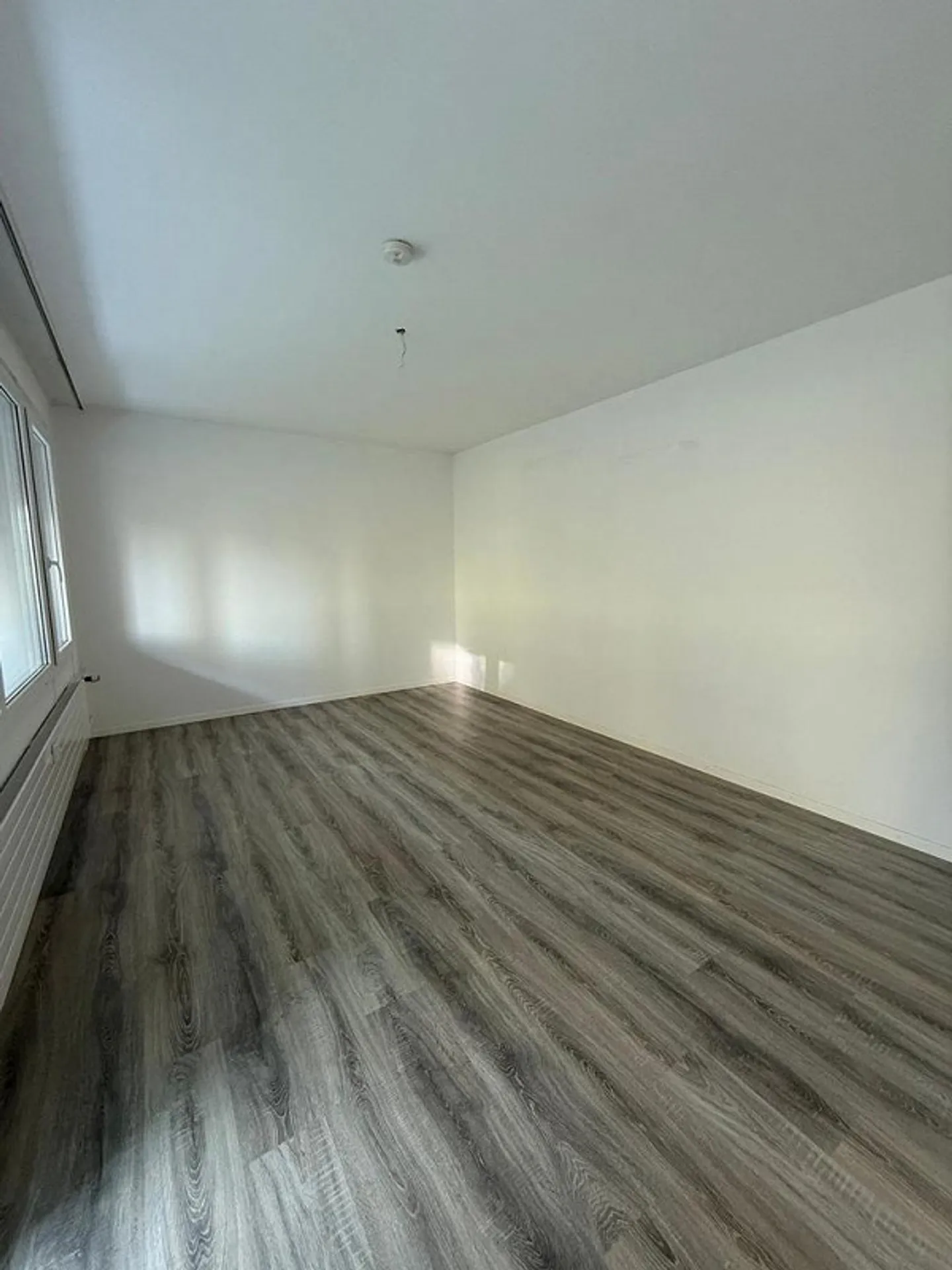 Appartement 4 pièces lumineux rénové au 7ème étage avec balcon - Photo 2 sur 10