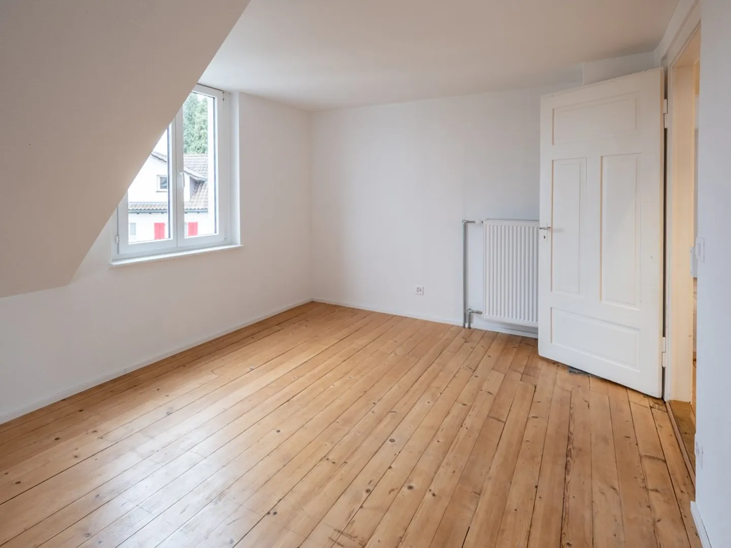 Unico: Appartamento duplex ristrutturato in un vecchio edificio con grande terrazza. - Foto 6 di 21