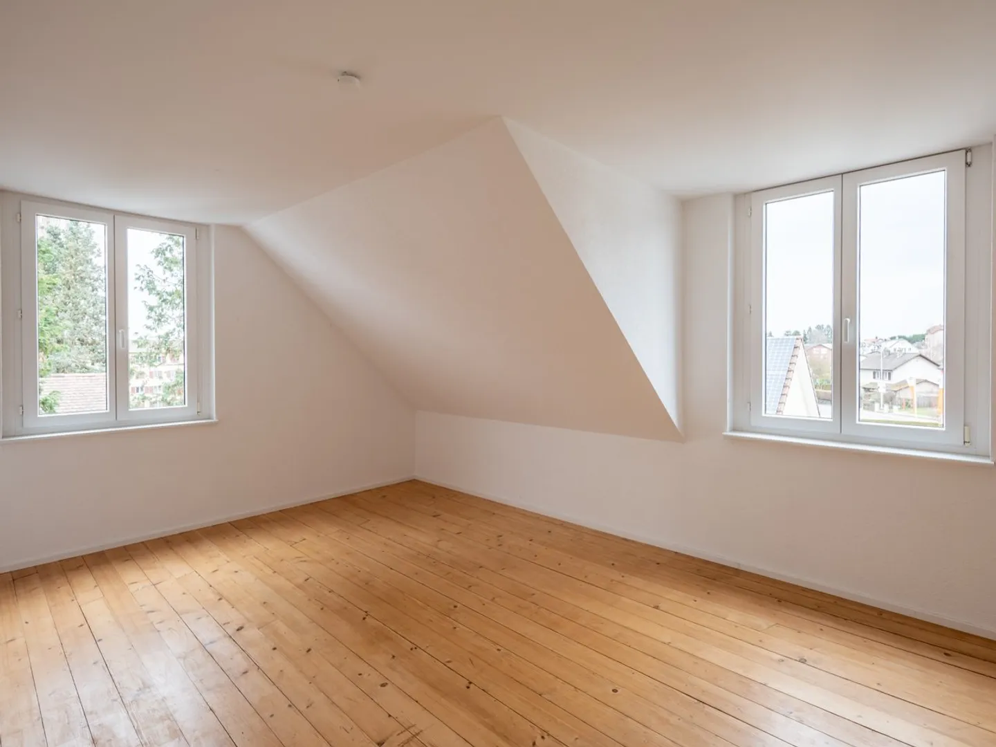 Unico: Appartamento duplex ristrutturato in un vecchio edificio con grande terrazza. - Foto 7 di 21