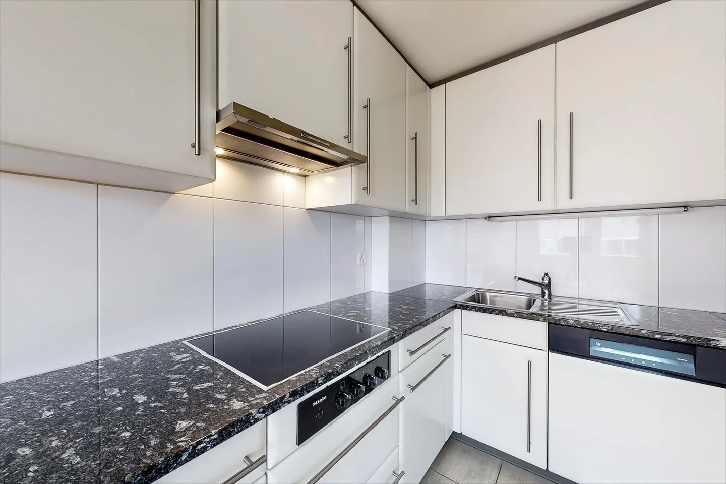 Vivere con stile in una posizione tranquilla - Foto 6 di 9