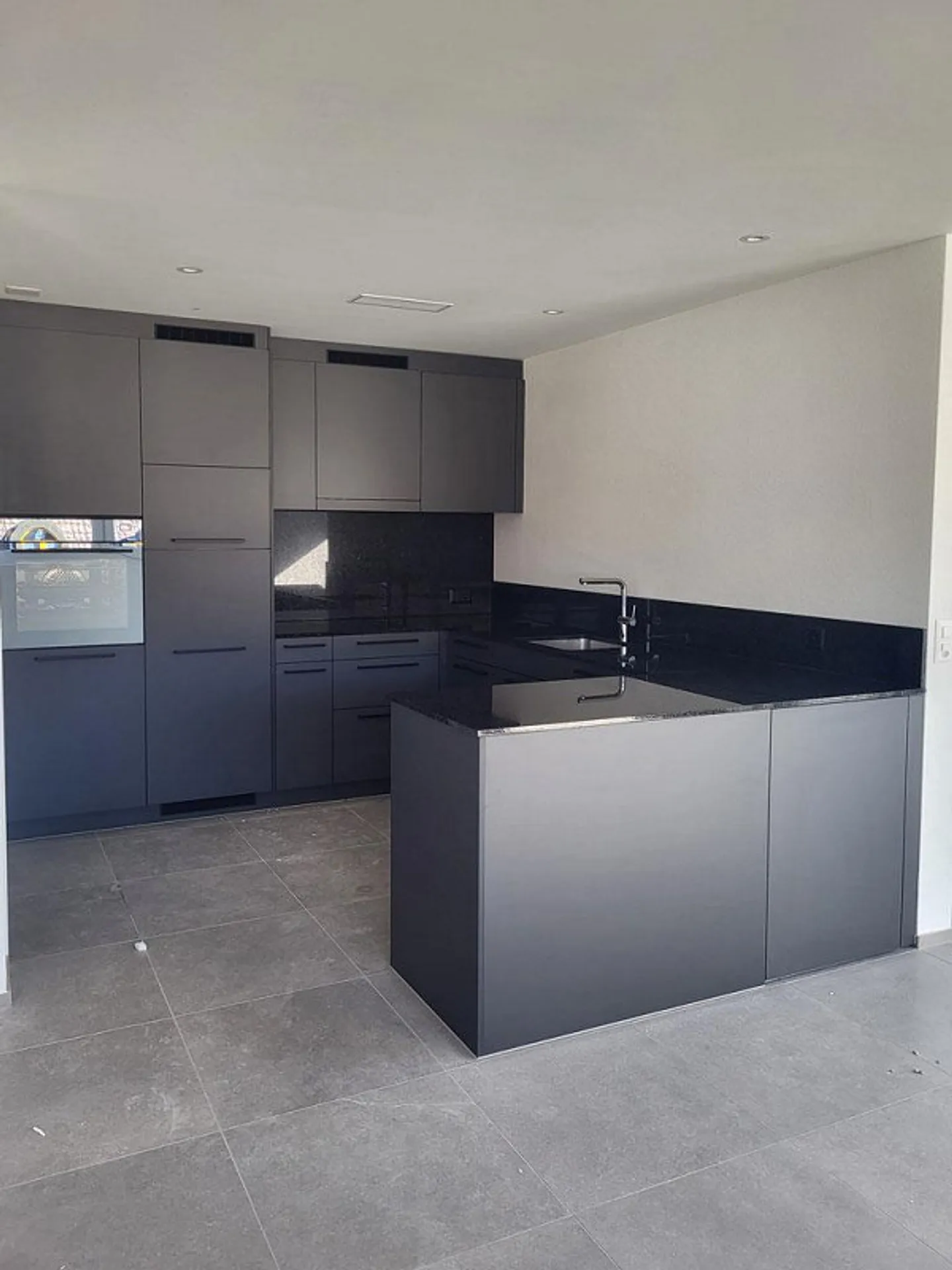 Appartement moderne de 3,5 pièces avec balcon à Gommiswald - Photo 3 sur 5
