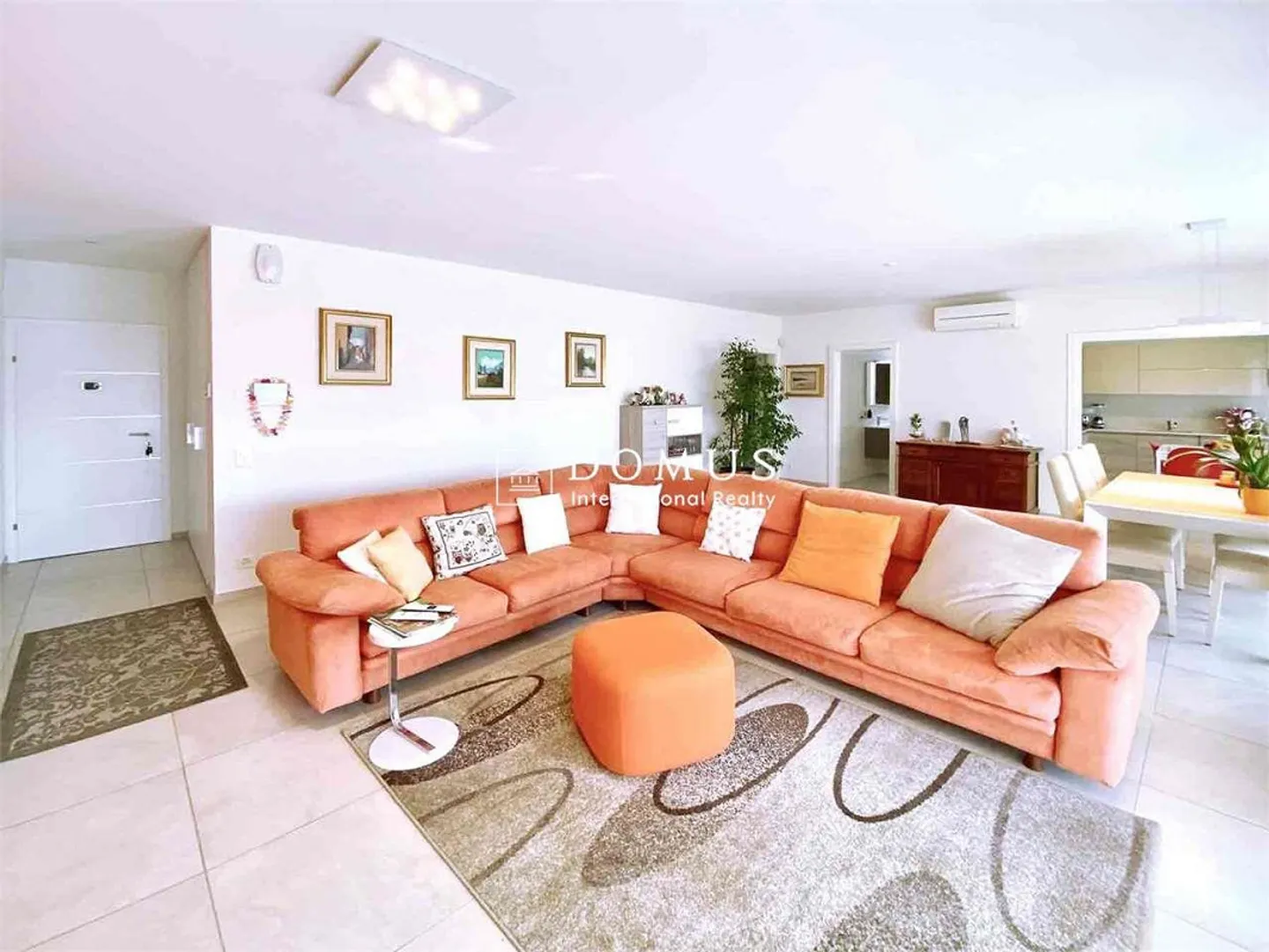Appartement élégant et spacieux avec terrasse généreuse - Photo 3 sur 13