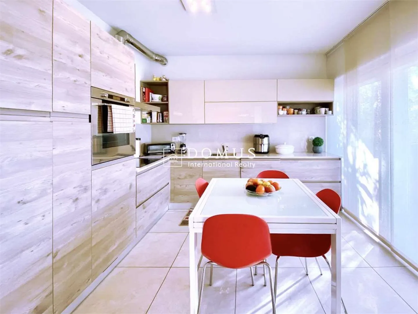 Appartement élégant et spacieux avec terrasse généreuse - Photo 6 sur 13