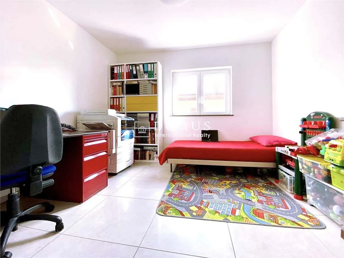 Appartement élégant et spacieux avec terrasse généreuse - Photo 9 sur 13