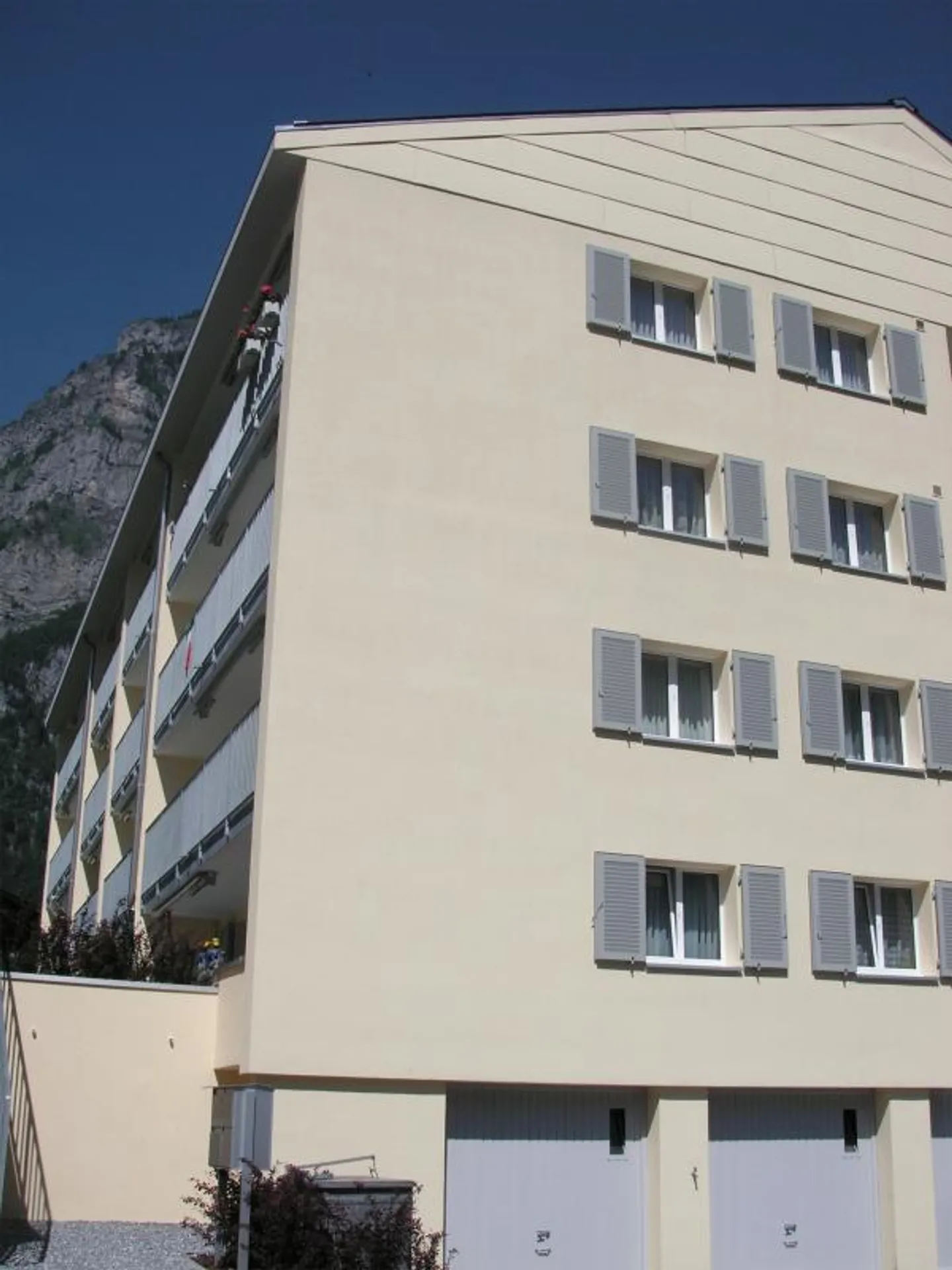 4-Zimmerwohnung an schöner Wohnlage in Netstal - Photo 2 of 12