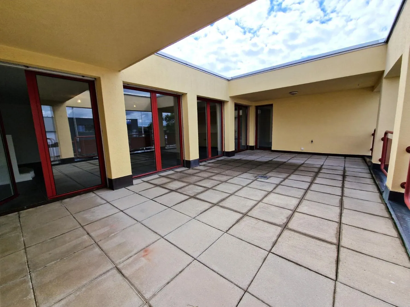 Appartement avec 4.5 pièces entièrement rénové - Photo 1 sur 12