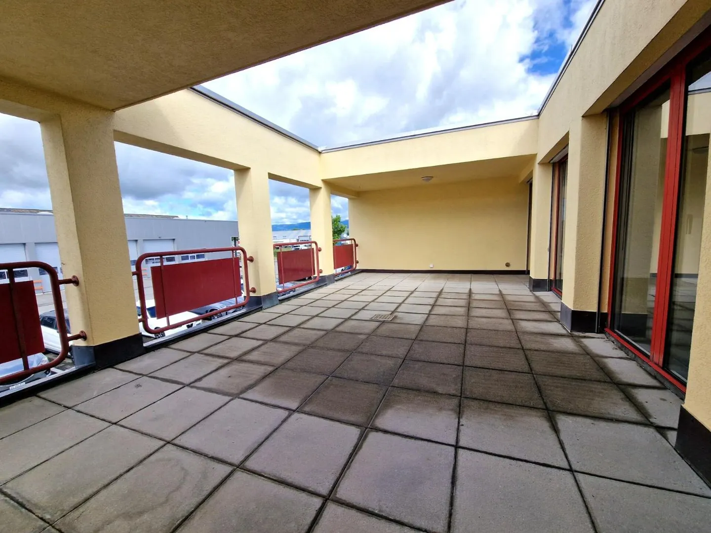 Appartement avec 4.5 pièces entièrement rénové - Photo 2 sur 12