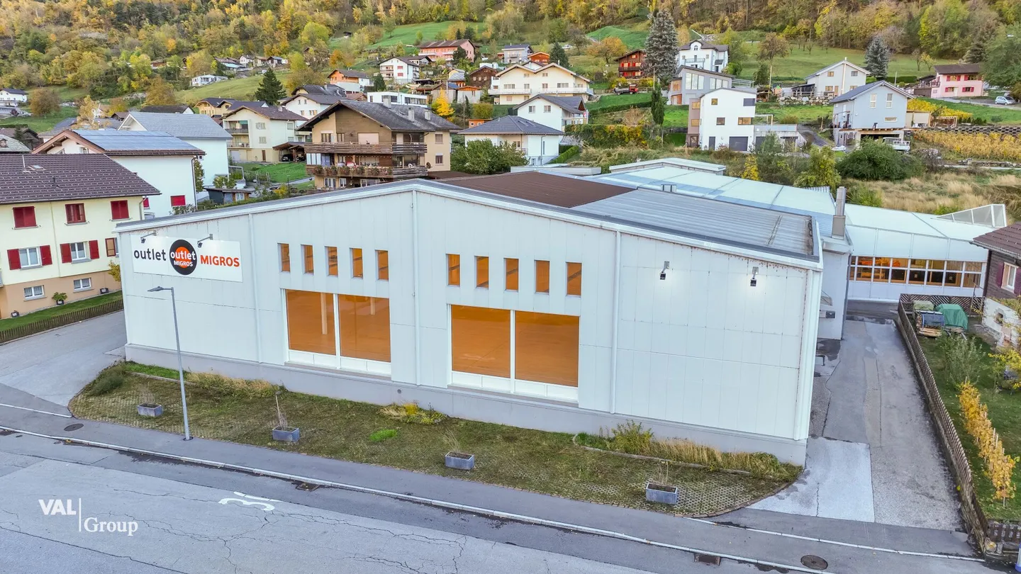 Spacious Commercial Hall in Eyholz - Versatile and Ideally Accessible - Photo 1 of 10