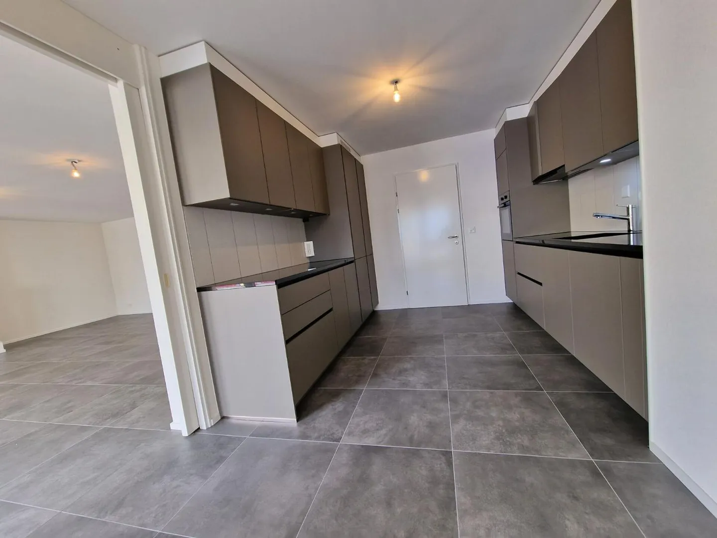 Appartement avec 4.5 pièces entièrement rénové - Photo 3 sur 12