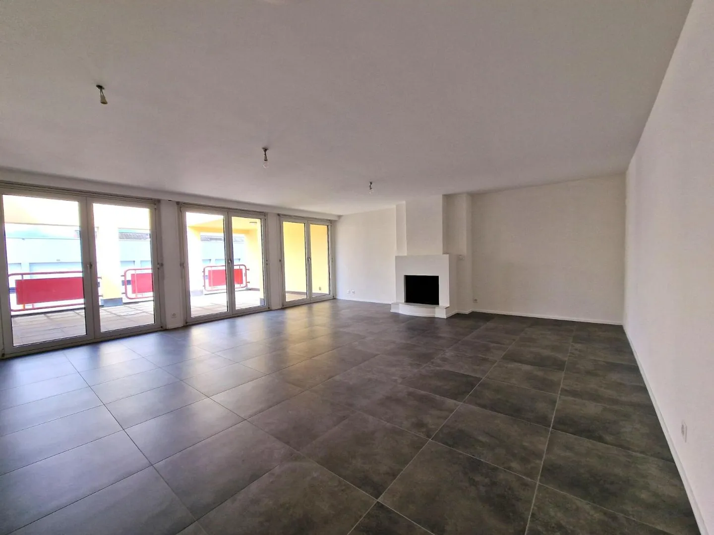 Appartement avec 4.5 pièces entièrement rénové - Photo 4 sur 12