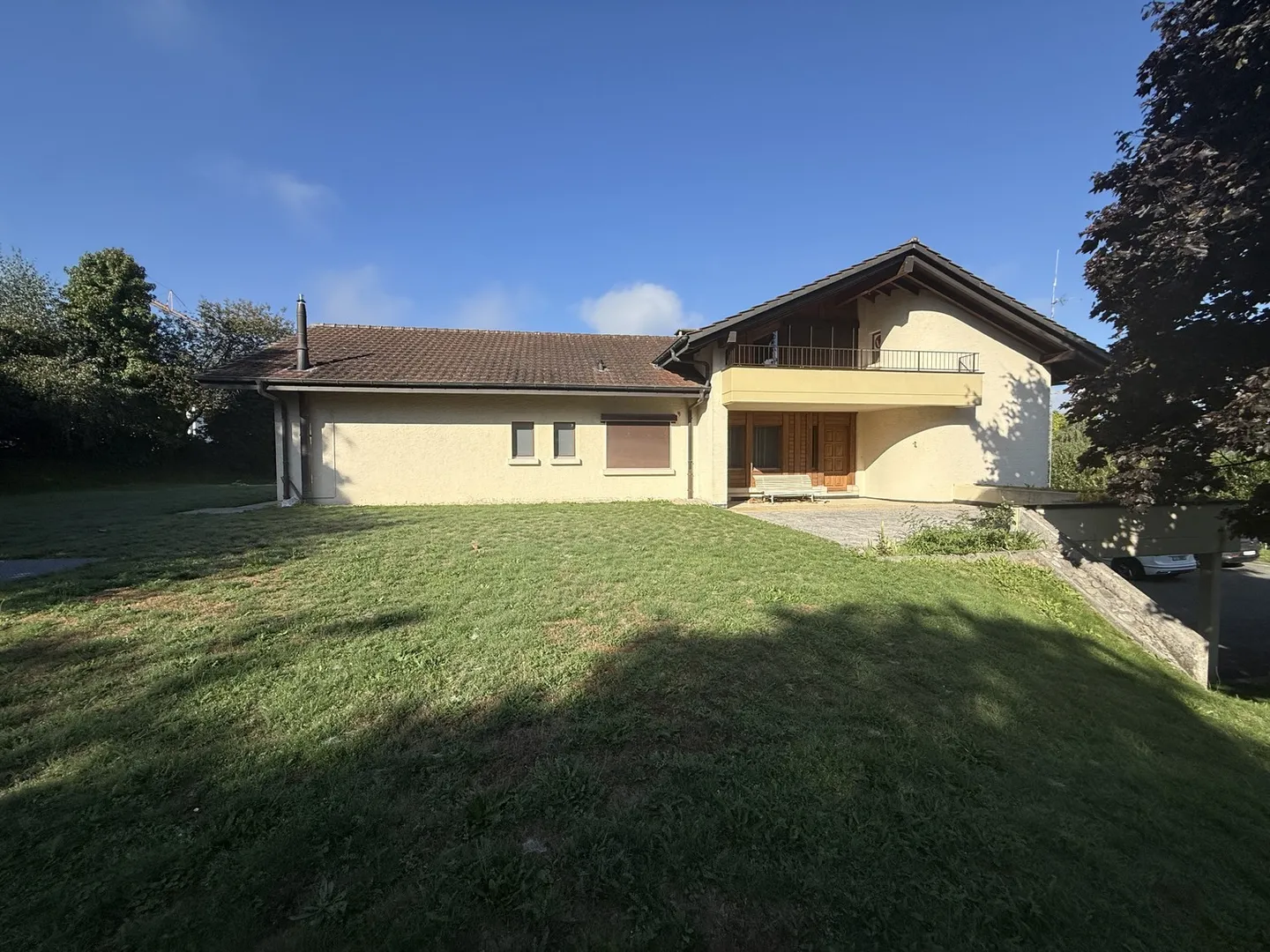 Villa mit Charme und privatem Garten in ruhiger Umgebung in Cugy - Foto 1 von 11