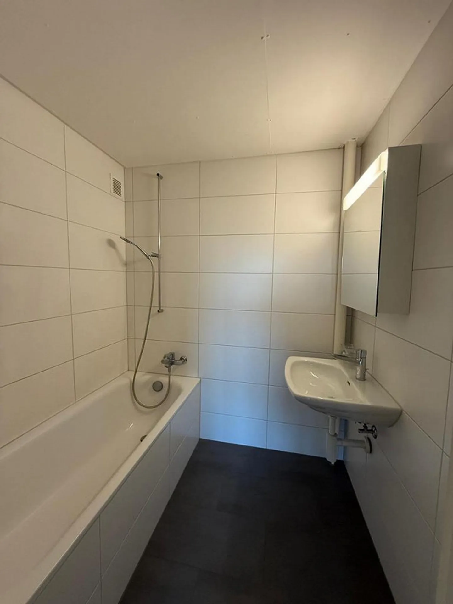 Appartement 4 pièces lumineux rénové au 7ème étage avec balcon - Photo 6 sur 10