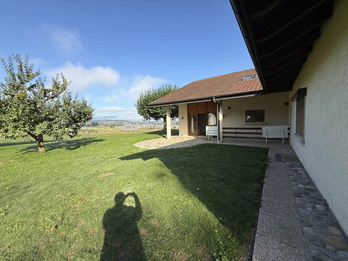 Villa mit Charme und privatem Garten in ruhiger Umgebung in Cugy - Foto 2 von 11