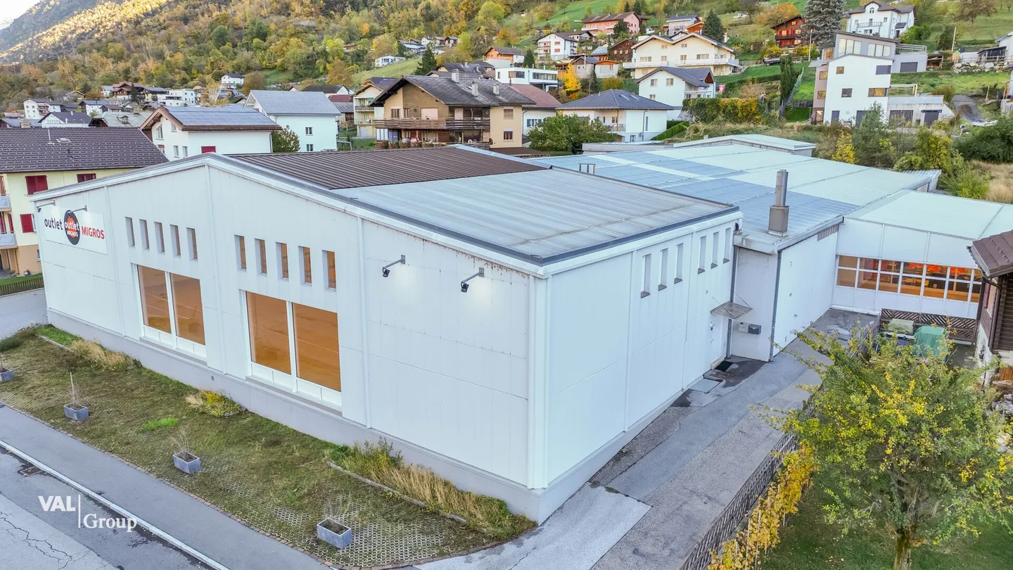 Spacious Commercial Hall in Eyholz - Versatile and Ideally Accessible - Photo 2 of 10