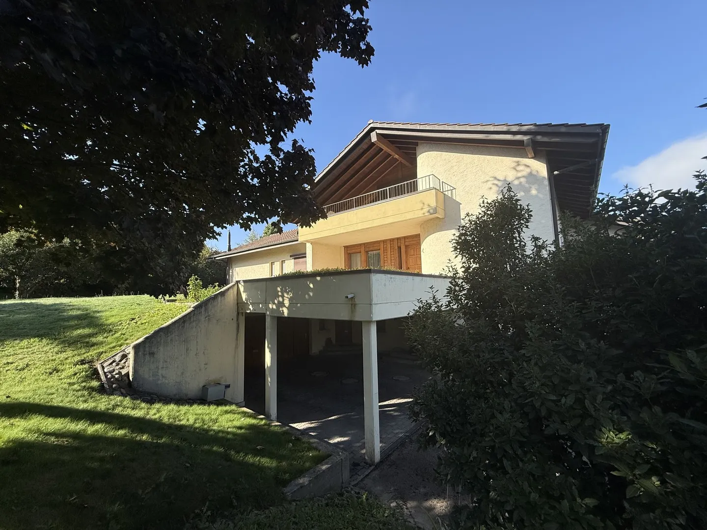Villa mit Charme und privatem Garten in ruhiger Umgebung in Cugy - Foto 3 von 11