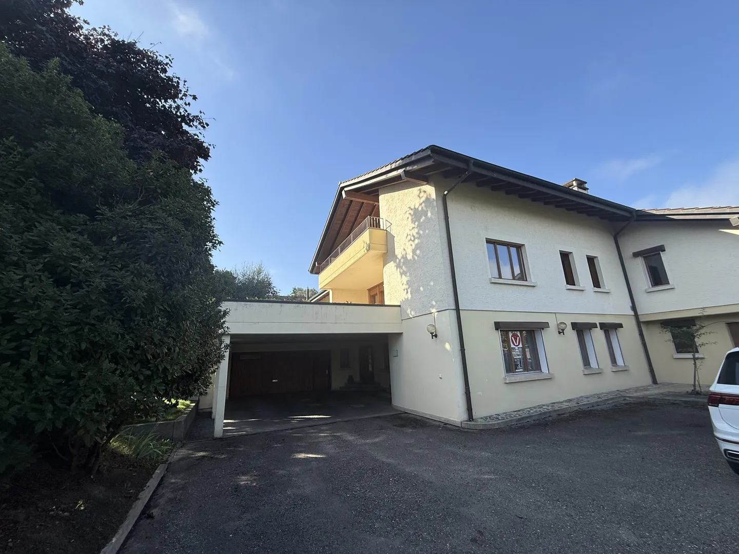 Villa mit Charme und privatem Garten in ruhiger Umgebung in Cugy - Foto 4 von 11