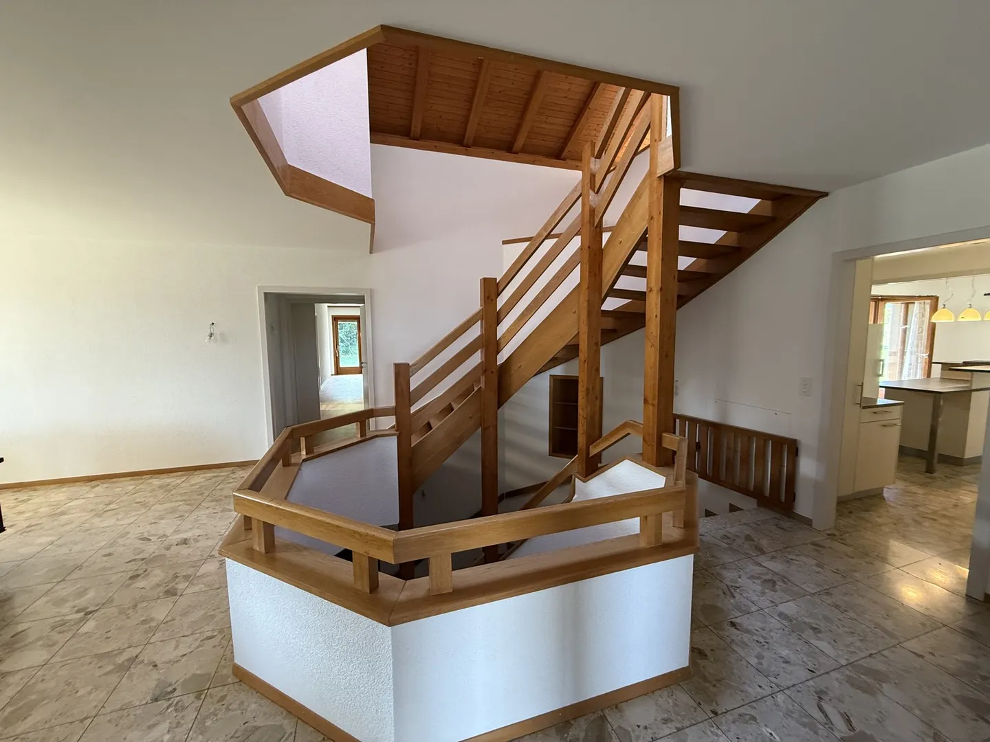 Villa mit Charme und privatem Garten in ruhiger Umgebung in Cugy - Foto 5 von 11