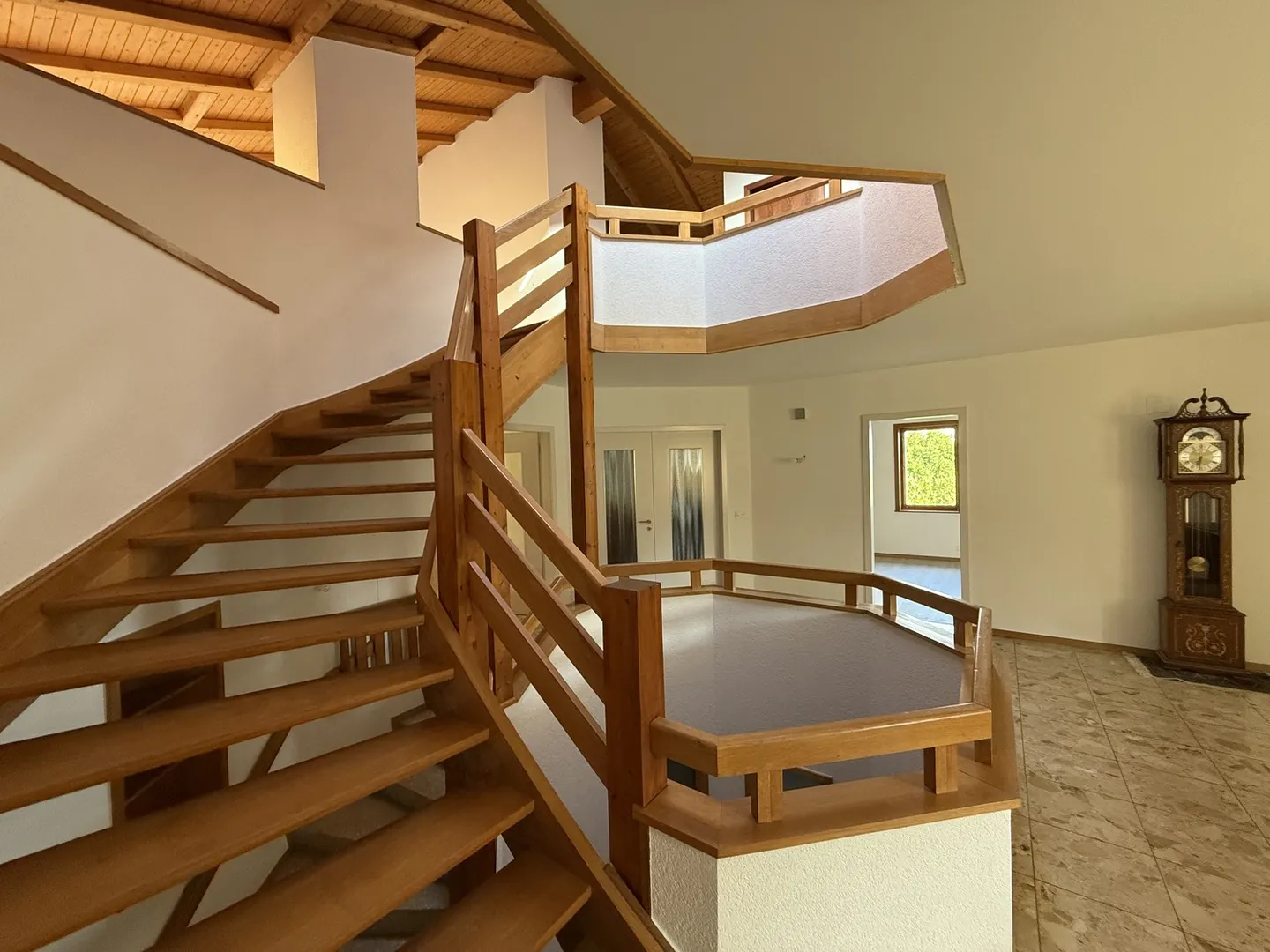 Villa mit Charme und privatem Garten in ruhiger Umgebung in Cugy - Foto 6 von 11