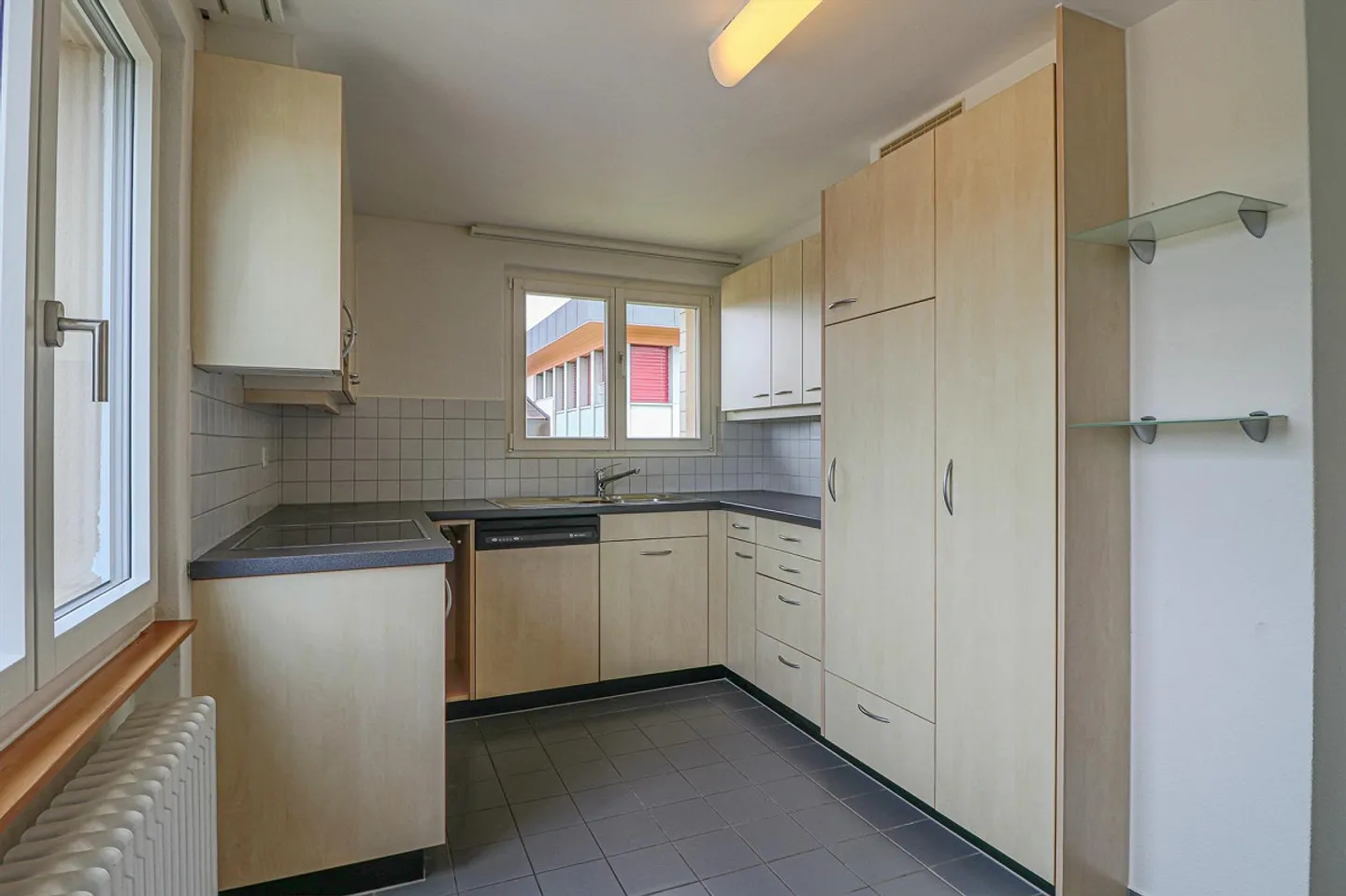 Ampio appartamento di 5½ stanze in una posizione tranquilla - Foto 2 di 7