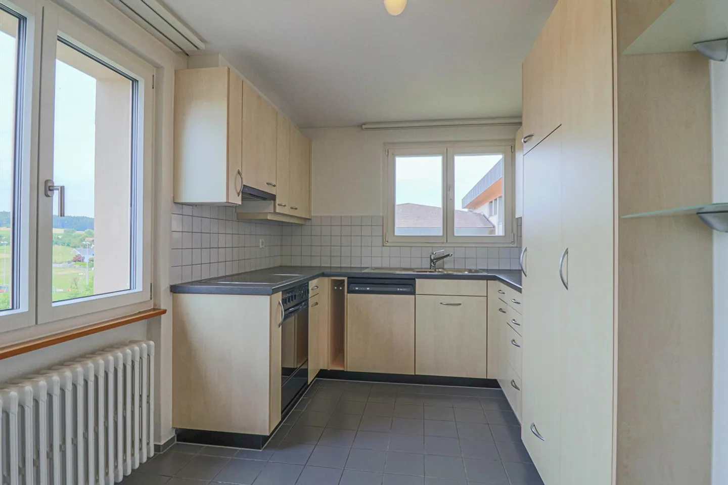 Ampio appartamento di 5½ stanze in una posizione tranquilla - Foto 3 di 7