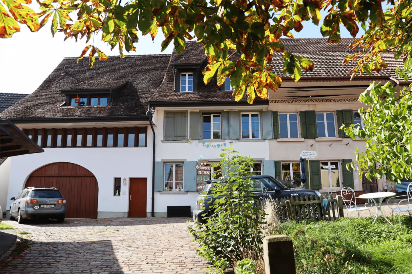 Appartement spacieux de 4,5 pièces dans une ferme rénovée avec charme - Photo 1 sur 25