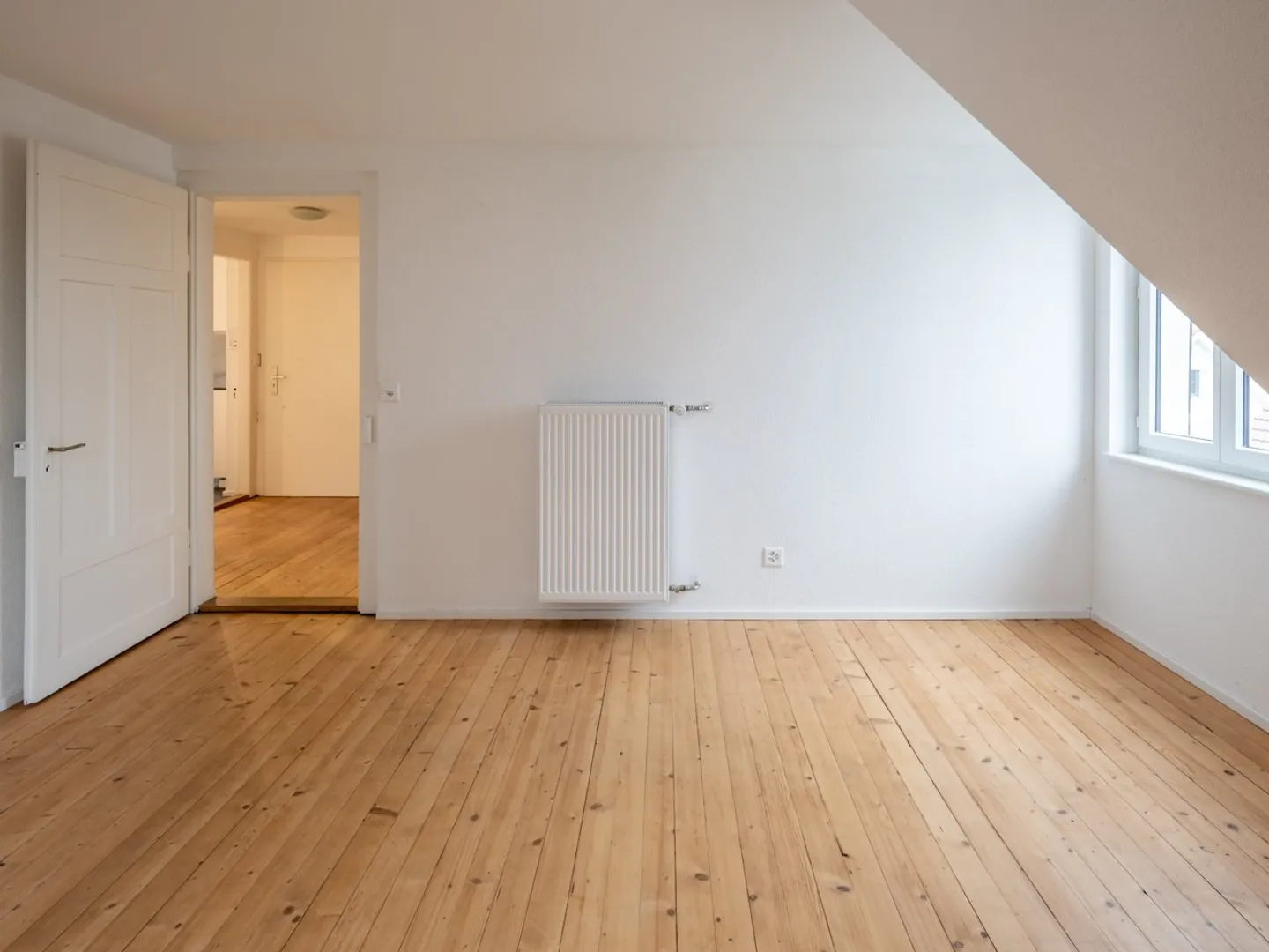 Unico: Appartamento duplex ristrutturato in un vecchio edificio con grande terrazza. - Foto 14 di 21