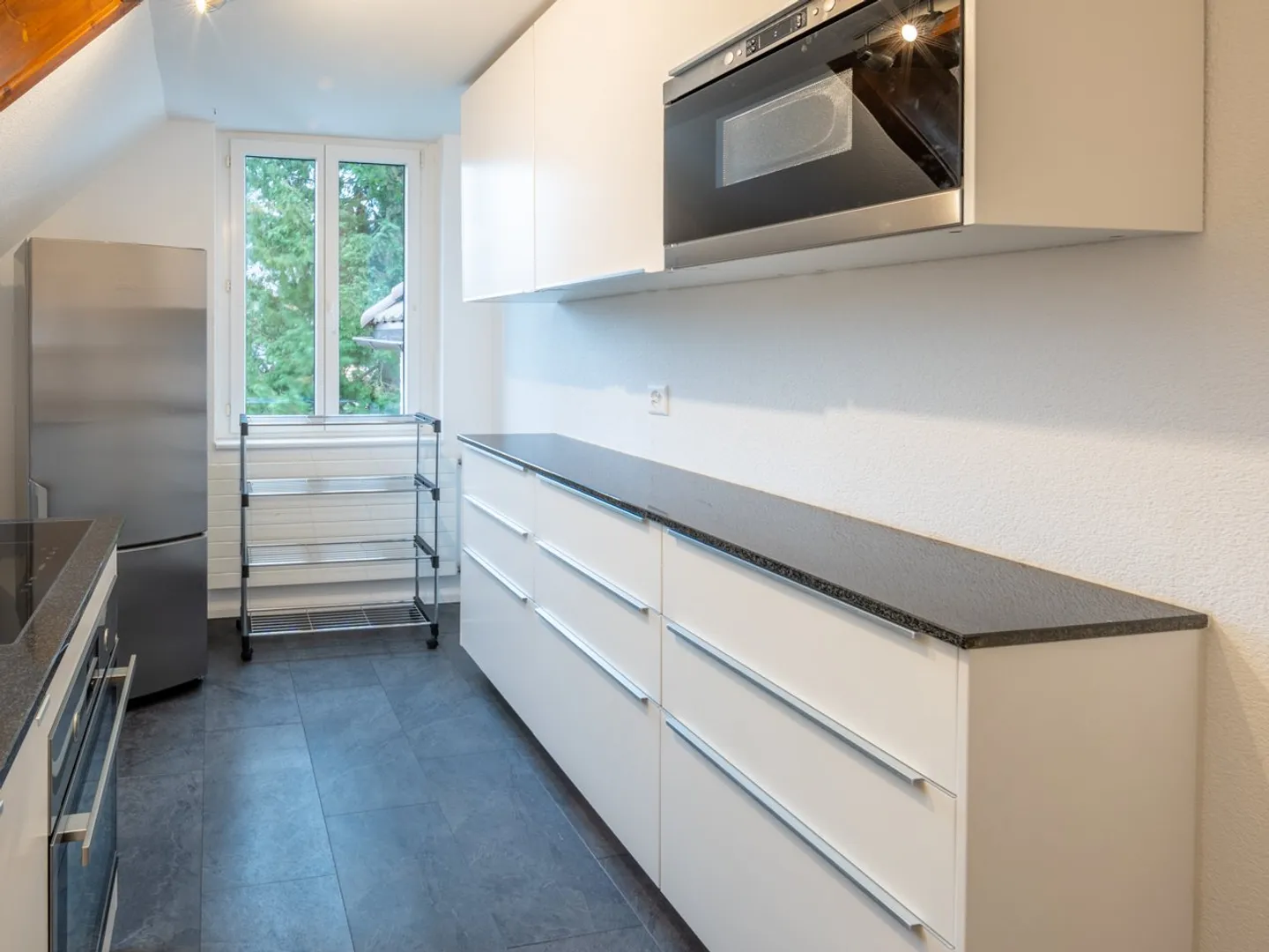 Unico: Appartamento duplex ristrutturato in un vecchio edificio con grande terrazza. - Foto 15 di 21