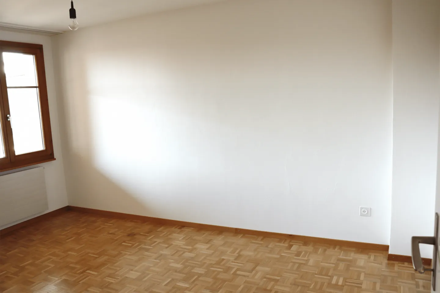 Appartement spacieux de 4,5 pièces dans une ferme rénovée avec charme - Photo 14 sur 25