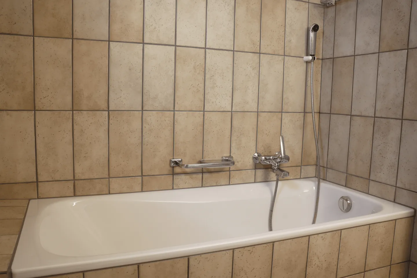 Appartement spacieux de 4,5 pièces dans une ferme rénovée avec charme - Photo 16 sur 25