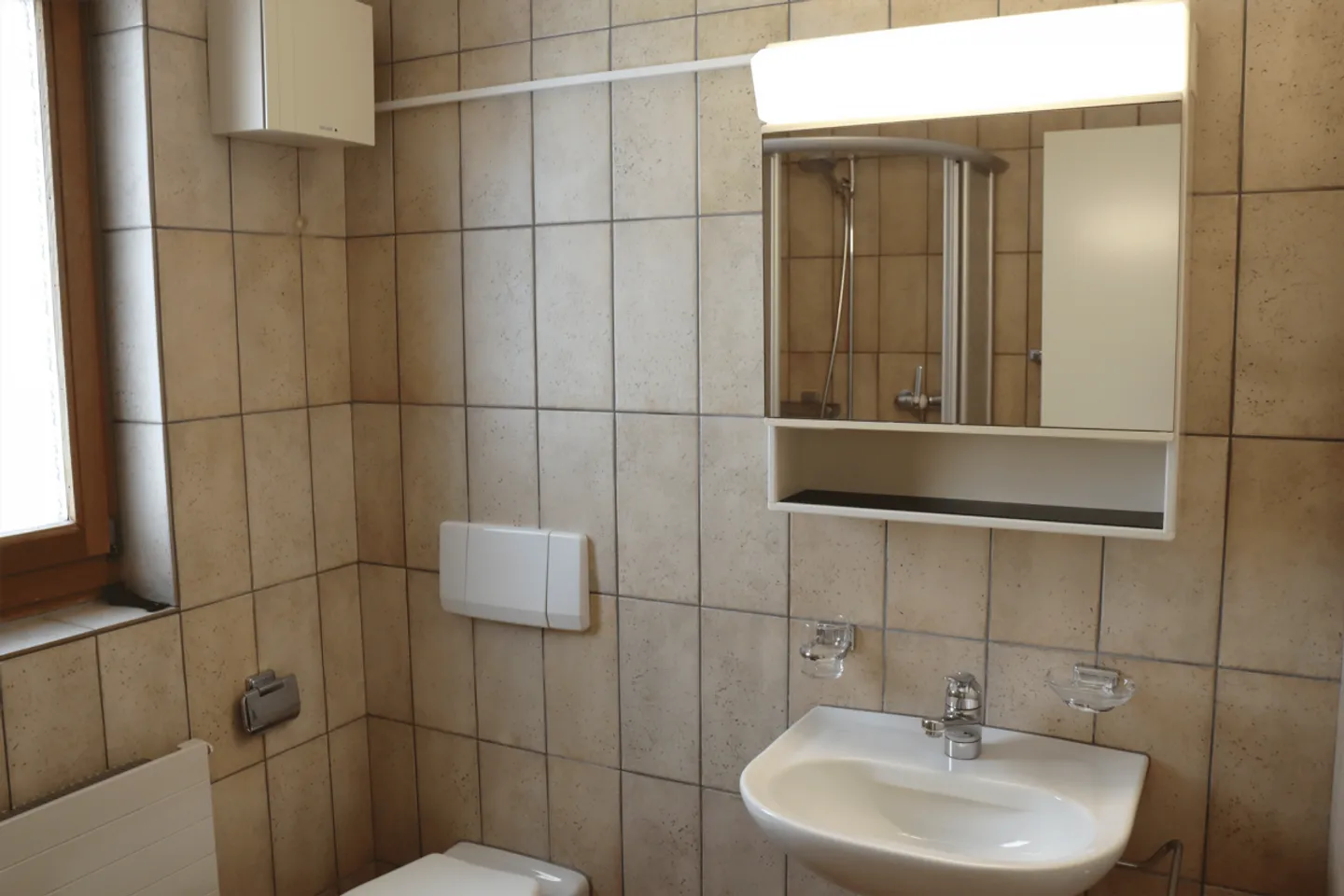 Appartement spacieux de 4,5 pièces dans une ferme rénovée avec charme - Photo 17 sur 25