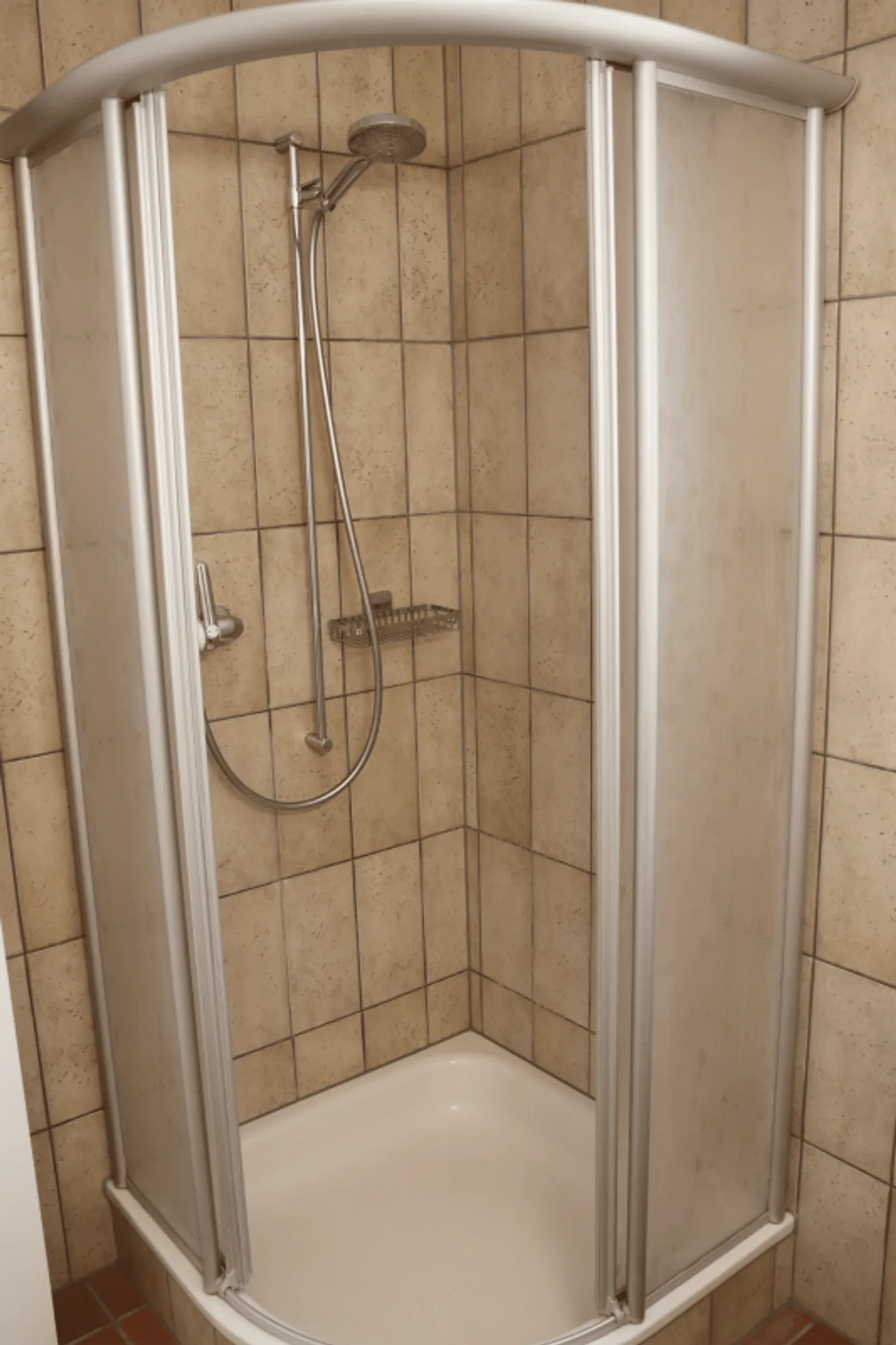 Appartement spacieux de 4,5 pièces dans une ferme rénovée avec charme - Photo 18 sur 25