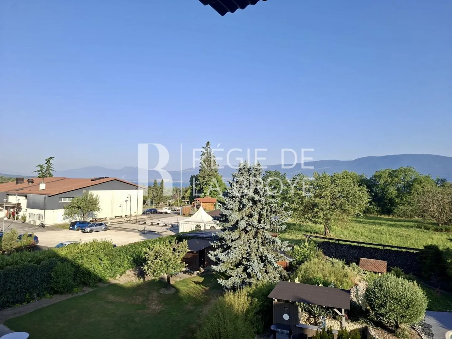 Appartement lumineux avec vue sur le lac - Photo 2 sur 13