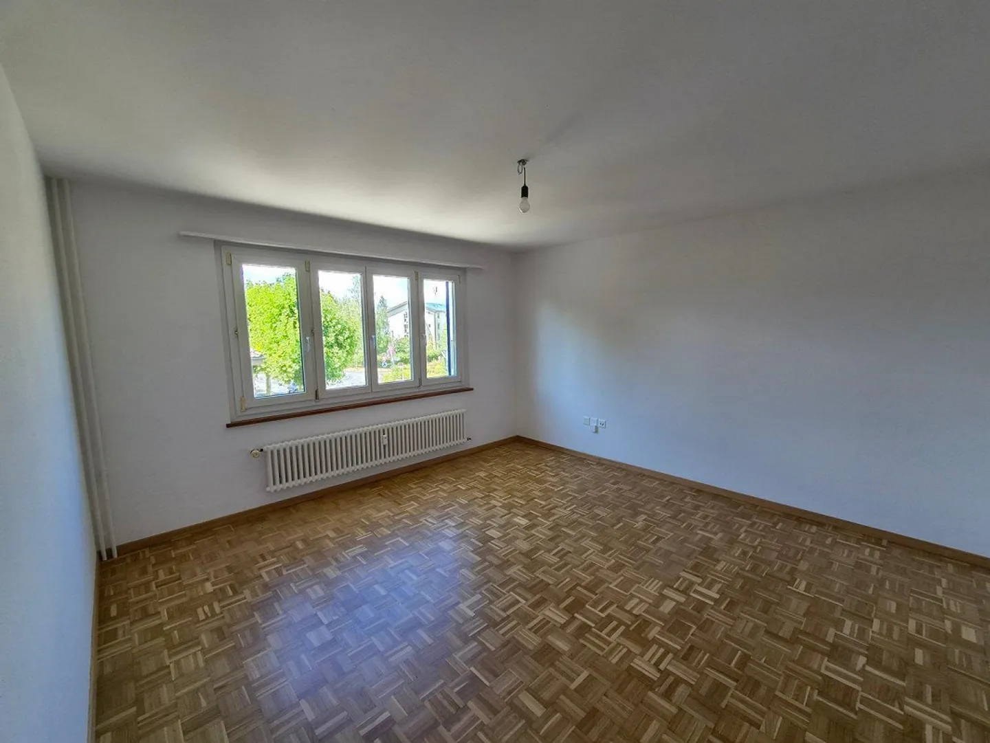 Appartement rénové de 2,5 pièces dans un emplacement central à Schönbühl - Photo 4 sur 6