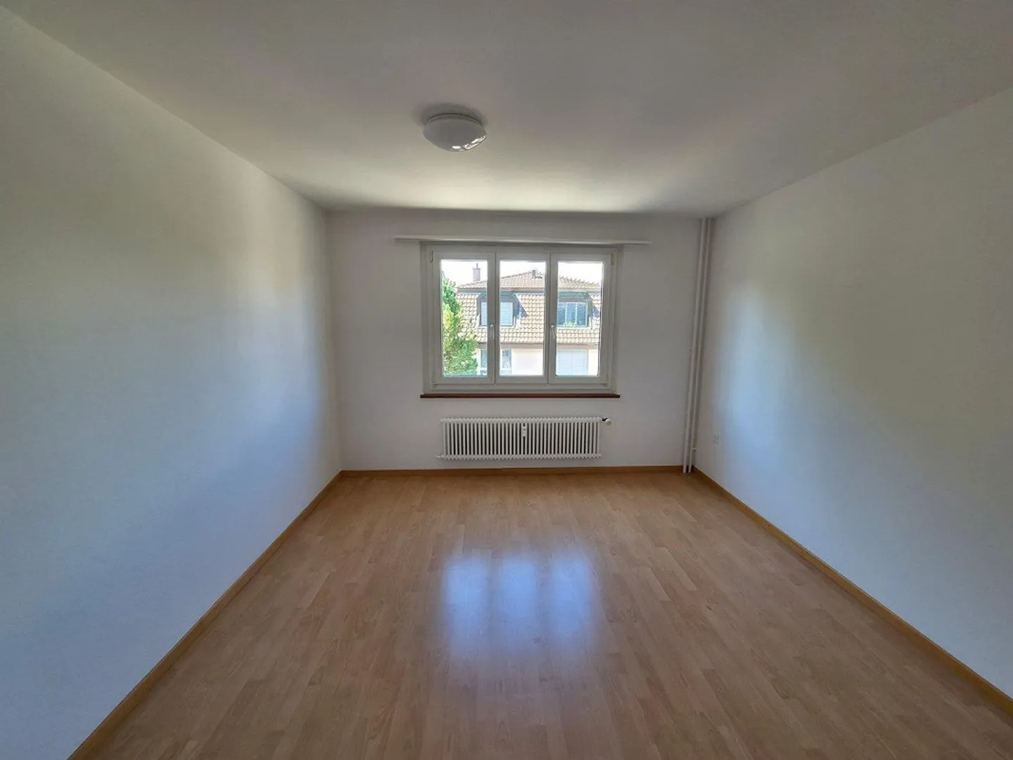Appartement rénové de 2,5 pièces dans un emplacement central à Schönbühl - Photo 5 sur 6