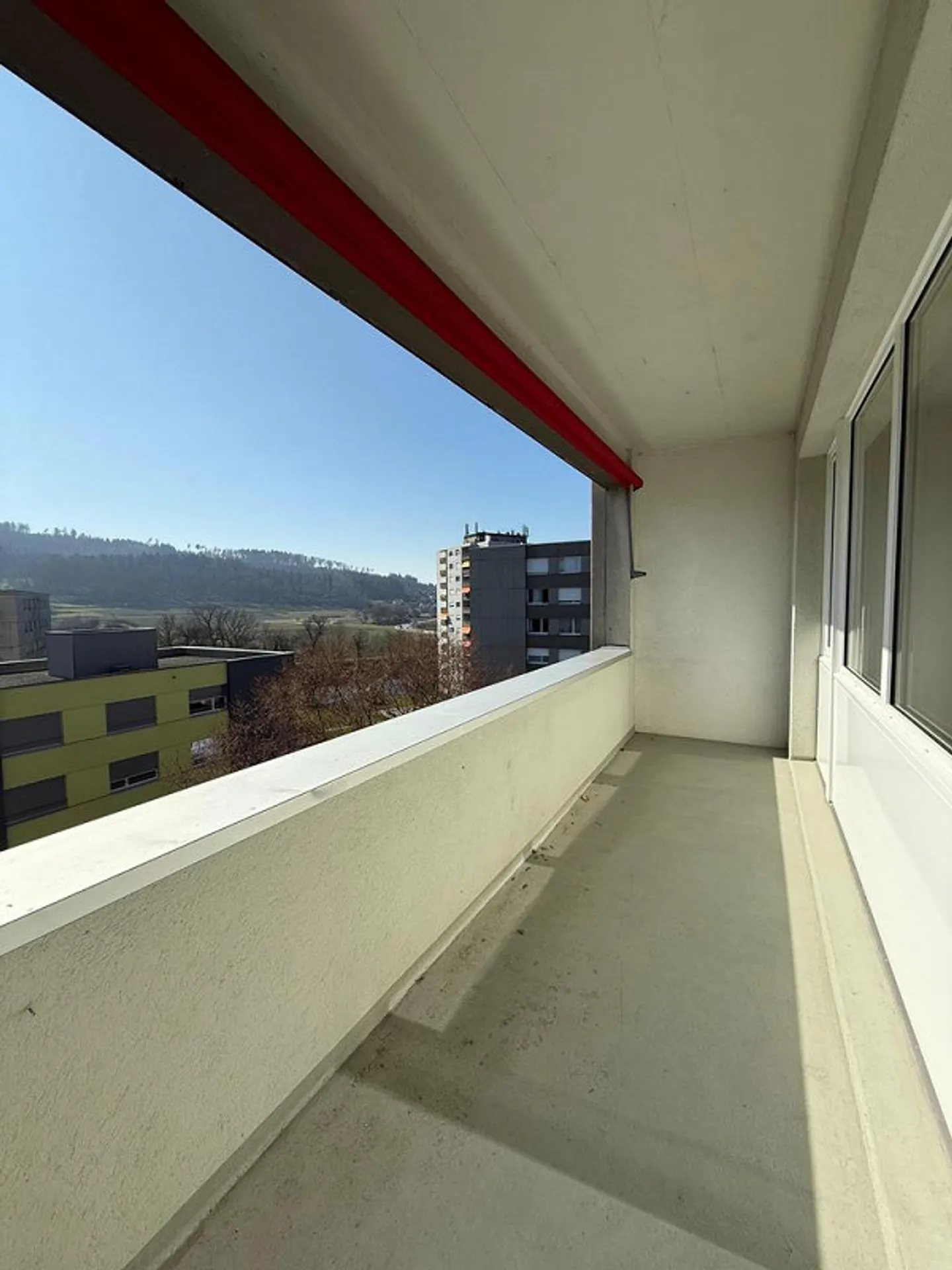 Appartement 4 pièces lumineux rénové au 7ème étage avec balcon - Photo 9 sur 10