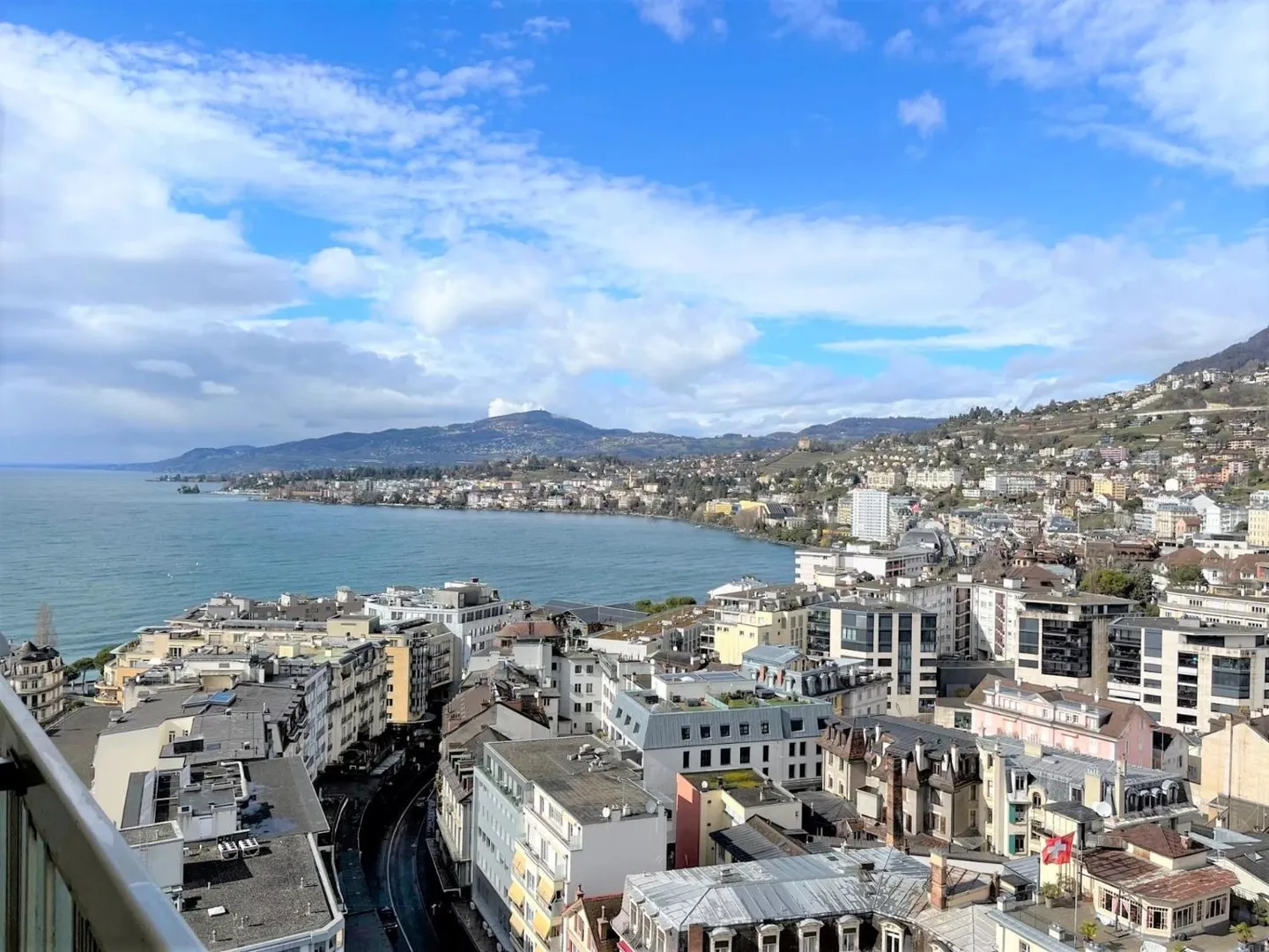 Charming 2-room apartment in the center of Montreux in the Ivory Tower - Photo 1 of 10