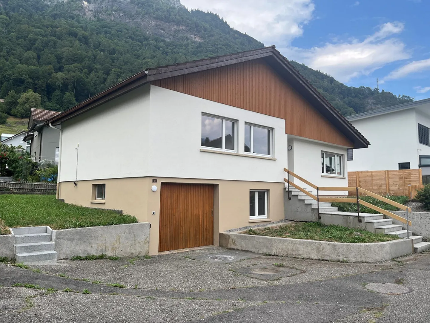 Renoviertes Einfamilienhaus - Foto 2 von 16