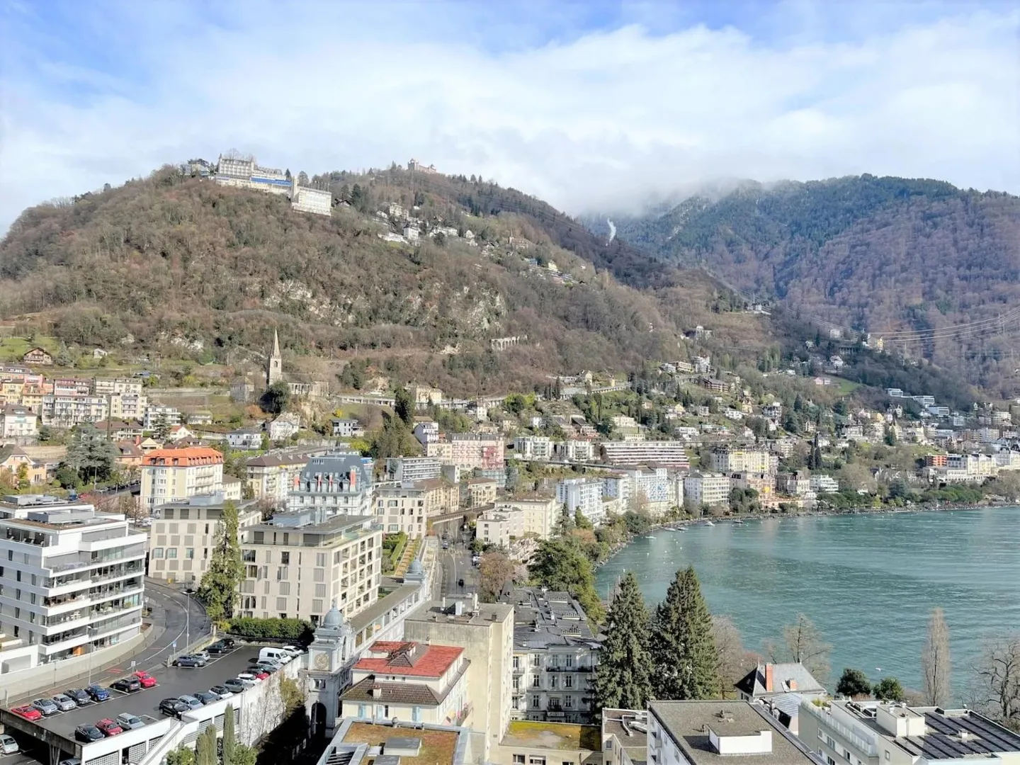 Charming 2-room apartment in the center of Montreux in the Ivory Tower - Photo 2 of 10