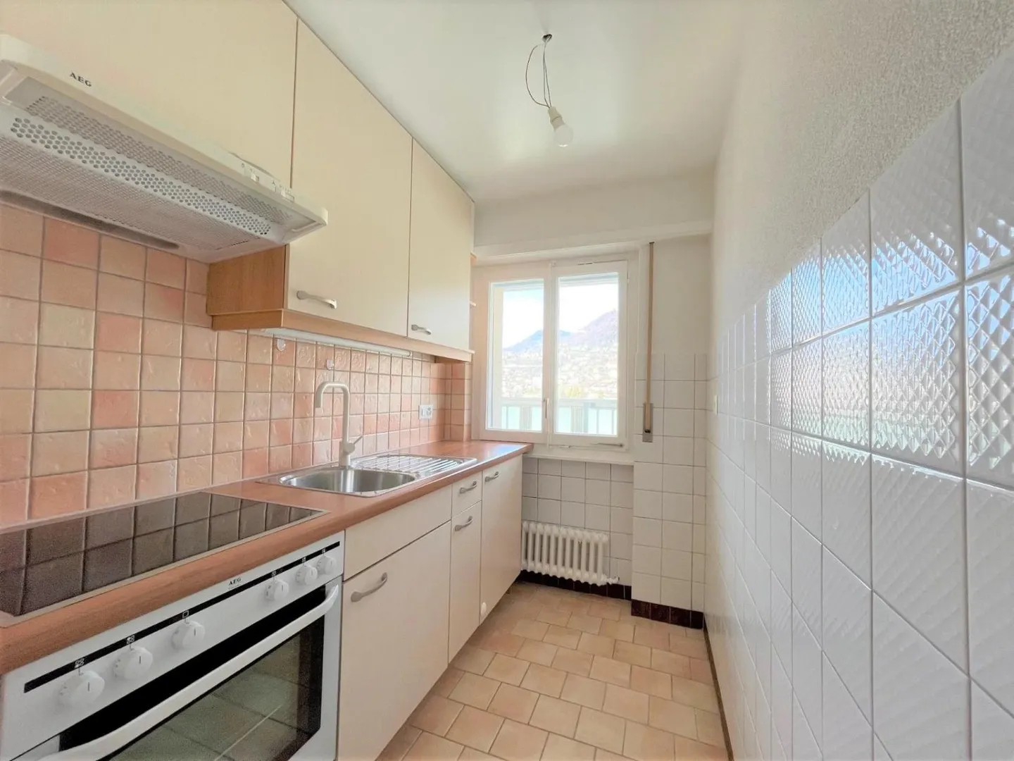 Charming 2-room apartment in the center of Montreux in the Ivory Tower - Photo 7 of 10