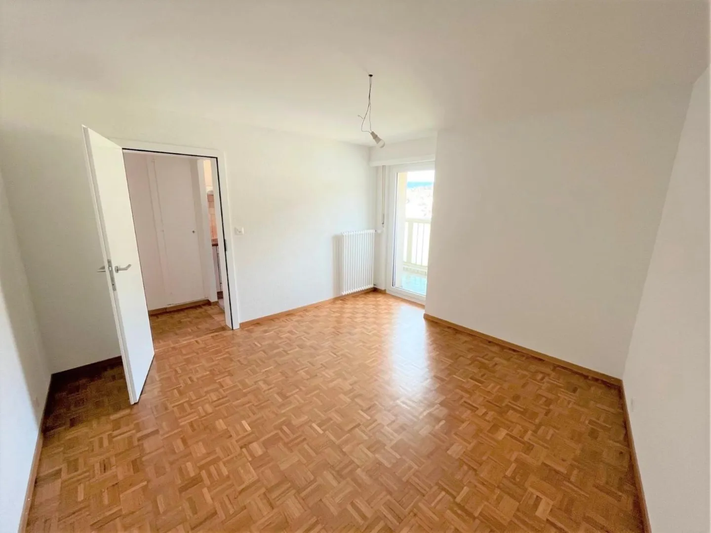 Charming 2-room apartment in the center of Montreux in the Ivory Tower - Photo 9 of 10