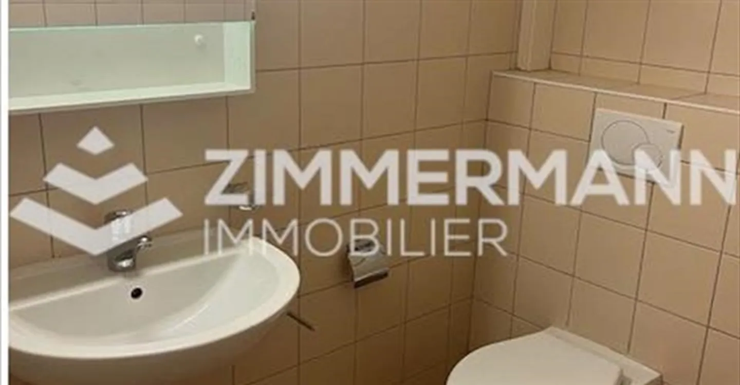 Bureau Spacieux en Zone Industrielle - Photo 4 sur 8